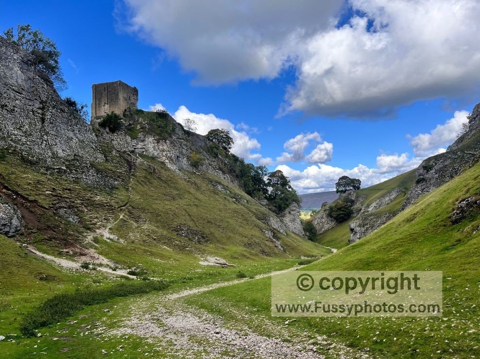 Mam Tor Circular Walk — Limestone Way east view with Peveril Castle