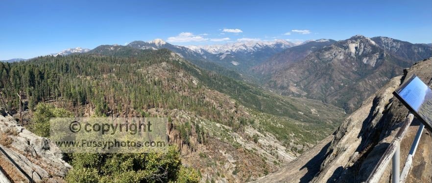 Panoramic views from the top of Moro Rock.
