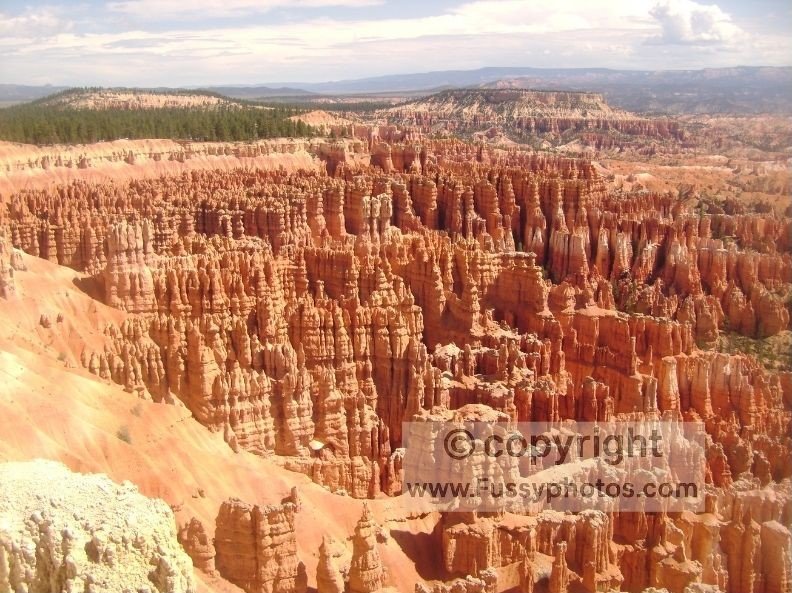 Bryce Canyon’s hoodoos and colourful amphitheatre, with towering orange spires and sweeping bowl‑shaped cliffs creating a dramatic roadside stop between Zion and Capitol Reef that adds a completely different landscape to a short Utah road trip.