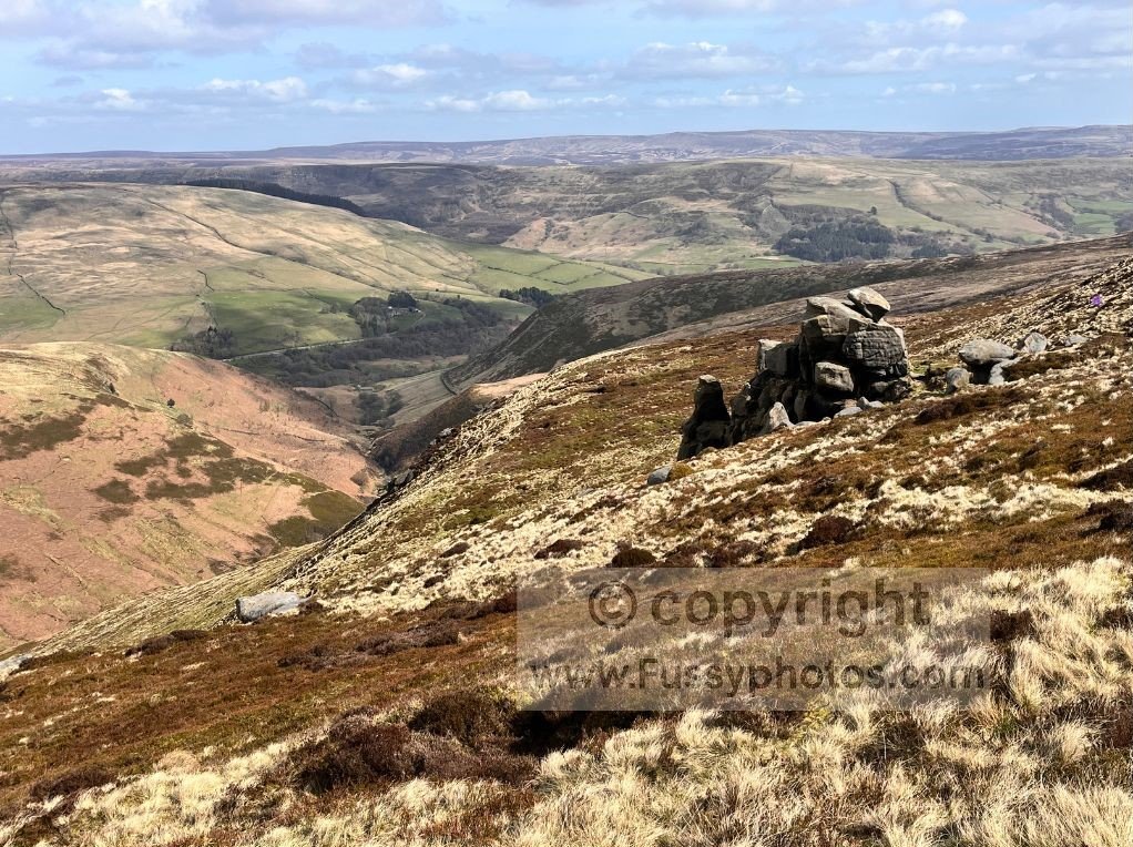 View north on Blackden Edge, with Alport Castles visible across the valley to the north.