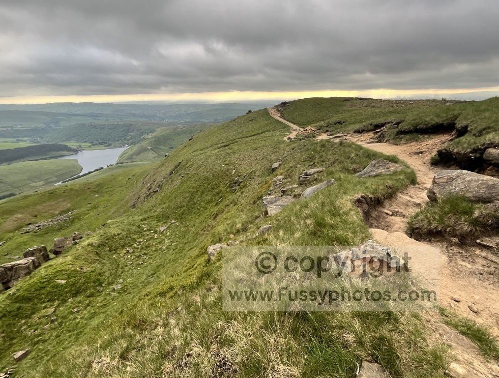 Ridge path above Kinder Reservoir on the Pennine Way, with clear navigation along the high‑level route.